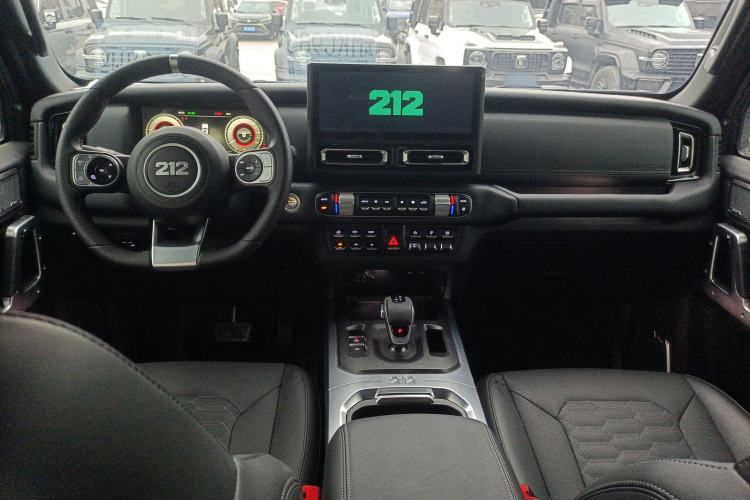 Used 212 T01 2025 Model 2.0T Diesel Center Console
