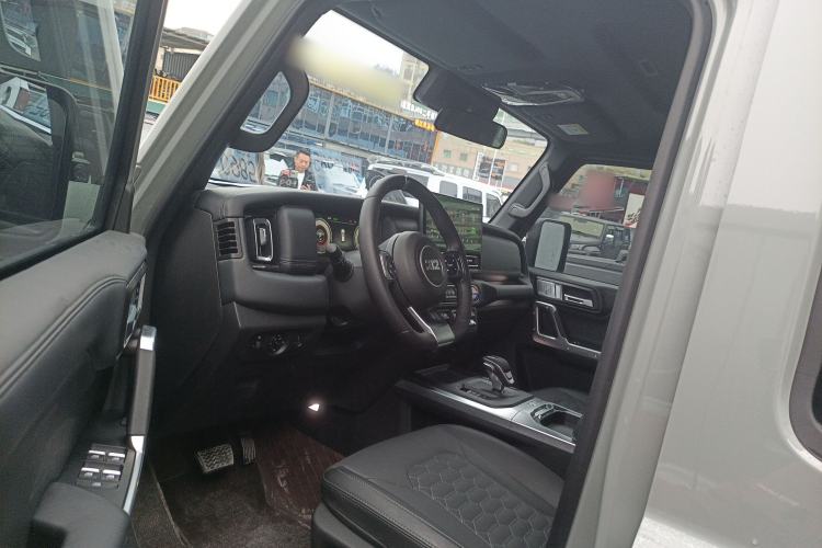 Used 212 T01 2025 Model 2.0T Diesel Driver Seat