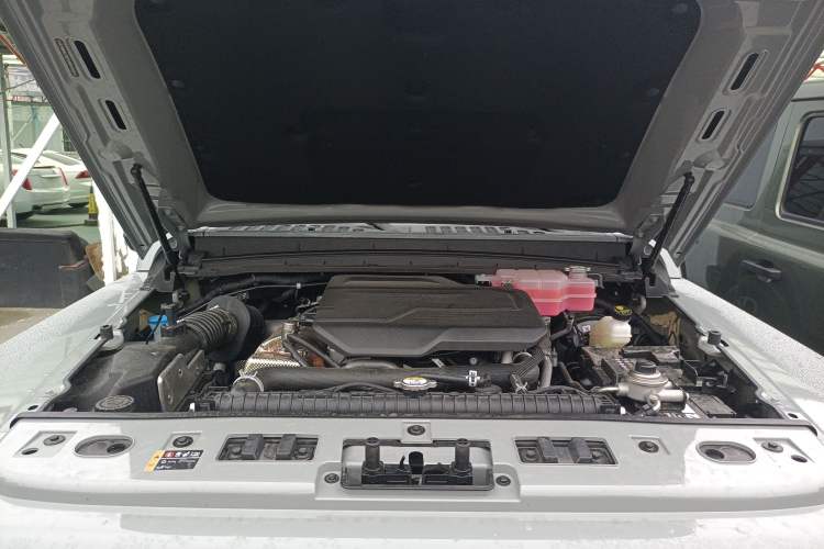 Used 212 T01 2025 Model 2.0T Diesel Engine Bay