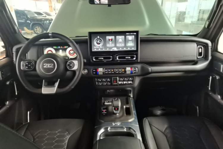 Used 212 T01 2025 2.0T Changfeng Center Console