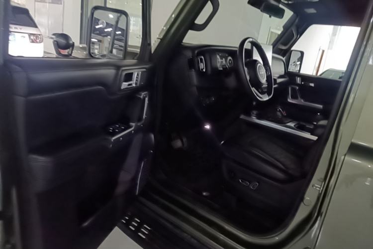 Used 212 T01 2025 2.0T Changfeng Driver Seat