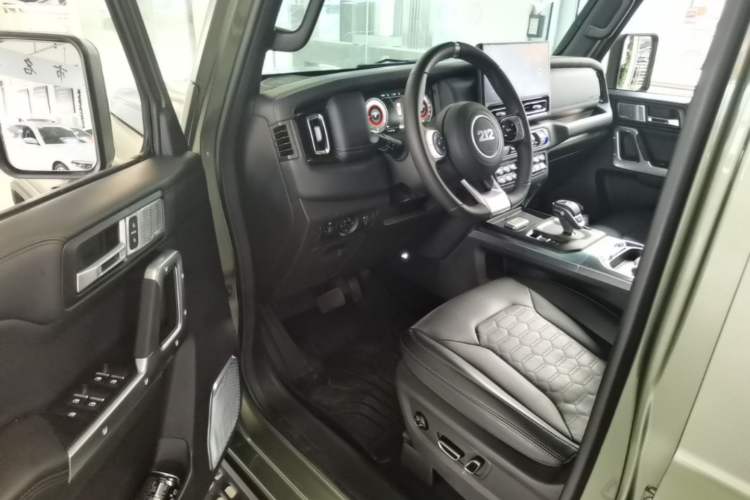 Used 212 T01 2025 2.0T Changfeng Driver Seat