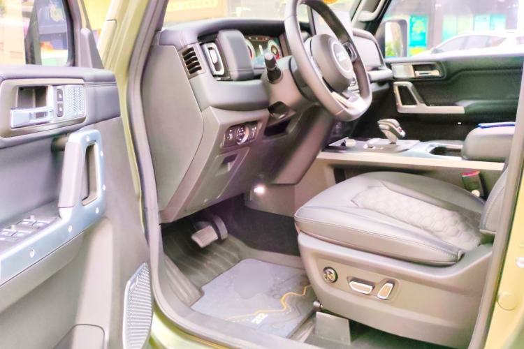 Used 212 T01 2025 2.0T Changfeng Driver Seat