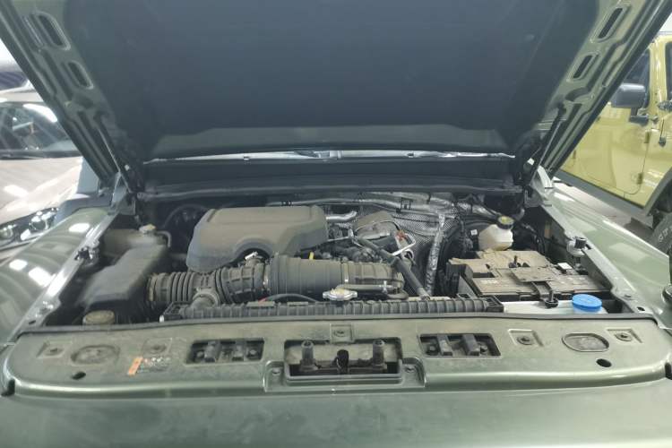 Used 212 T01 2025 2.0T Changfeng Engine Bay