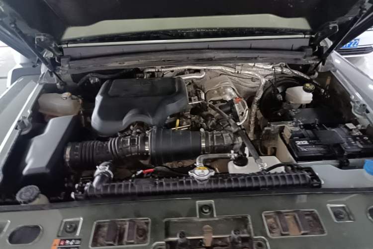 Used 212 T01 2025 2.0T Changfeng Engine Bay