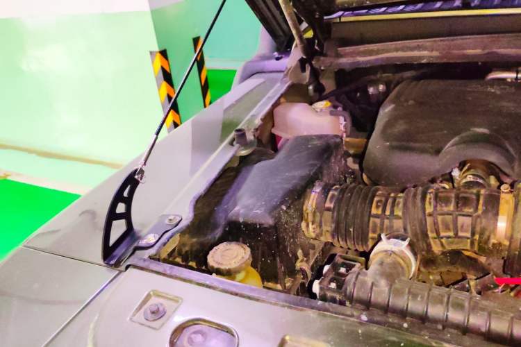 Used 212 T01 2025 2.0T Changfeng Engine Bay Right