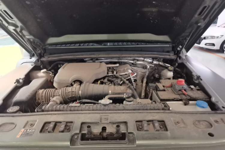Used 212 T01 2025 2.0T Changfeng Engine Bay
