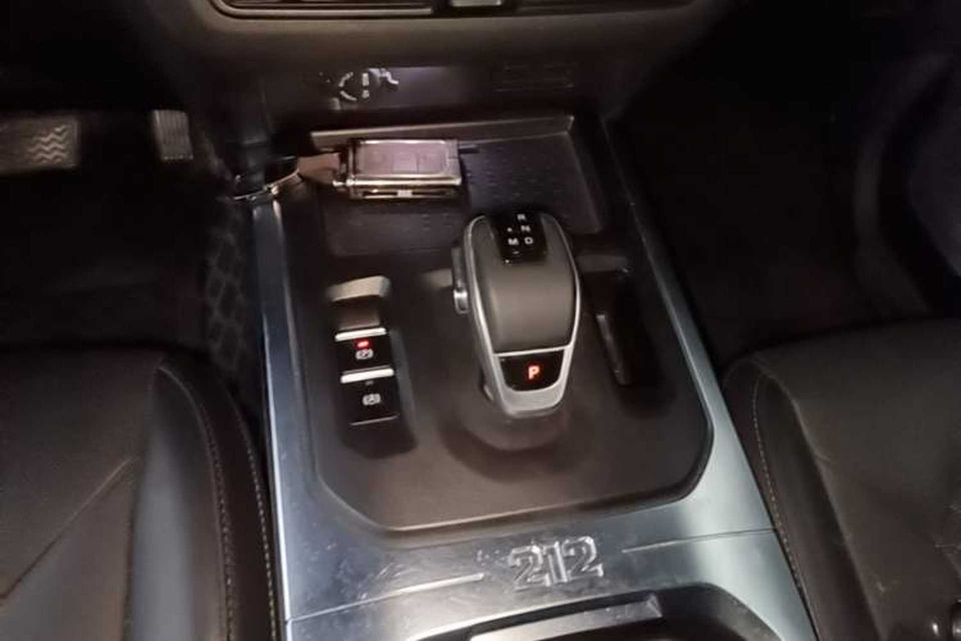 Used 212 T01 2025 2.0T Changfeng Gear Lever