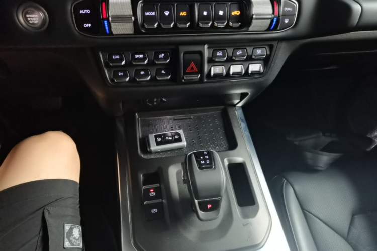 Used 212 T01 2025 2.0T Changfeng Gear Lever