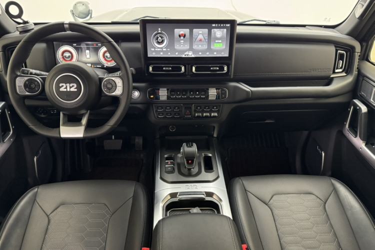 Used 212 T01 2025 2.0T Changfeng Interior 3