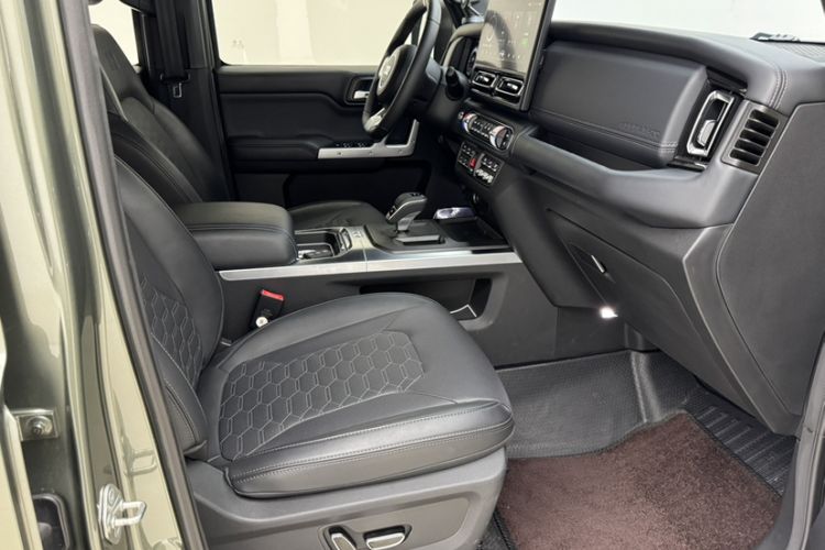 Used 212 T01 2025 2.0T Changfeng Interior 9