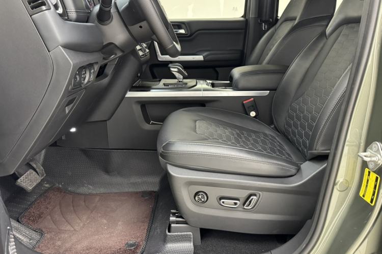 Used 212 T01 2025 2.0T Changfeng Left Front Seat