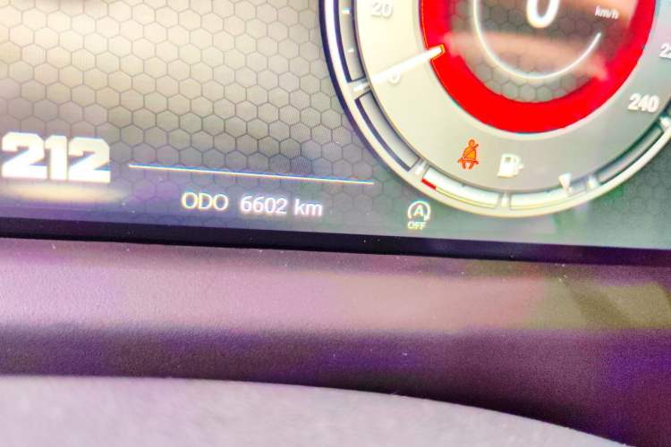 Used 212 T01 2025 2.0T Changfeng Odometer Close Up
