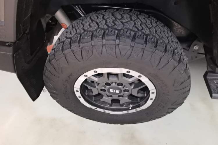Used 212 T01 2025 2.0T Changfeng Right Rear Wheel Hub