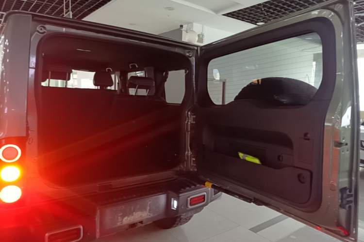 Used 212 T01 2025 2.0T Changfeng Trunk