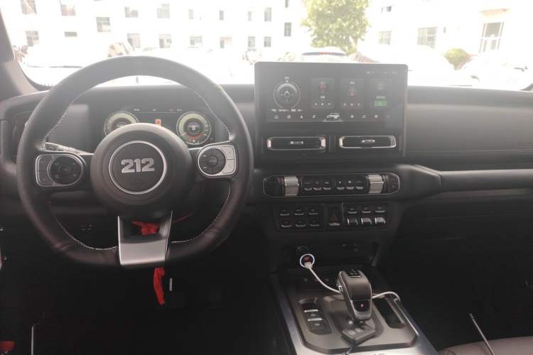 Used 212 T01 2025 2.0T Changfeng Center Console