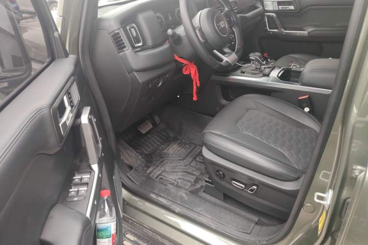Used 212 T01 2025 2.0T Changfeng Driver Seat