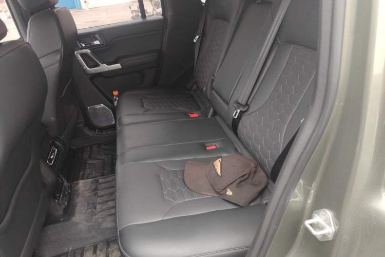 Used 212 T01 2025 2.0T Changfeng Left Rear Seat