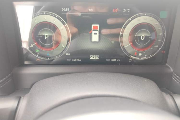 Used 212 T01 2025 2.0T Changfeng Odometer Close Up