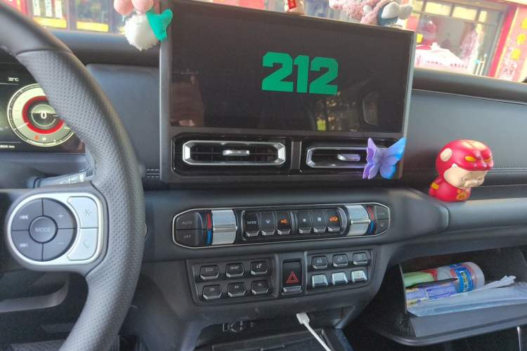 Used 212 T01 2025 2.0T Changfeng Audio And AC Panel