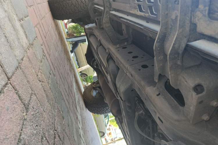 Used 212 T01 2025 2.0T Changfeng Chassis Front Right