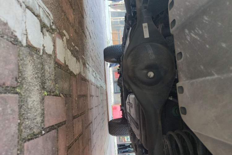 Used 212 T01 2025 2.0T Changfeng Chassis Rear