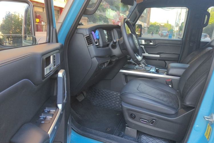 Used 212 T01 2025 2.0T Changfeng Driver Seat