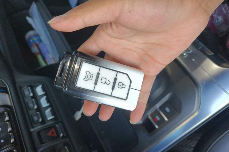 Used 212 T01 2025 2.0T Changfeng Vehicle Key