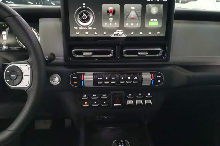Used 212 T01 2025 Model 2.0T Diesel Audio And AC Panel