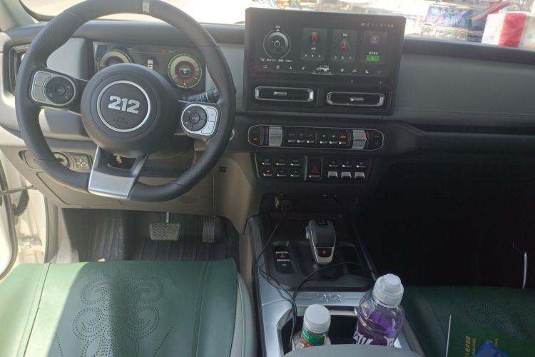 Used 212 T01 2025 Model 2.0T Diesel Center Console