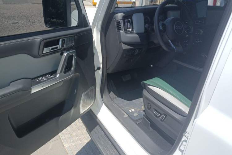 Used 212 T01 2025 Model 2.0T Diesel Driver Seat