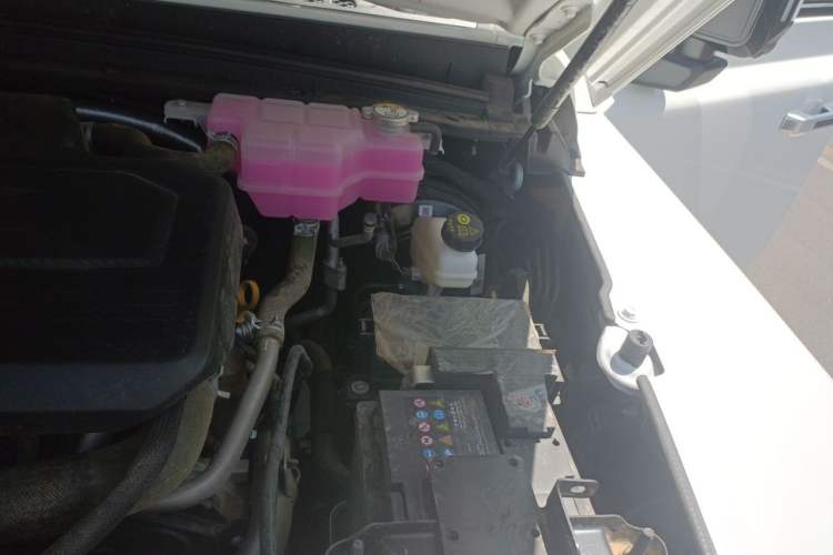 Used 212 T01 2025 Model 2.0T Diesel Engine Bay Left