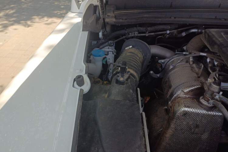 Used 212 T01 2025 Model 2.0T Diesel Engine Bay Right