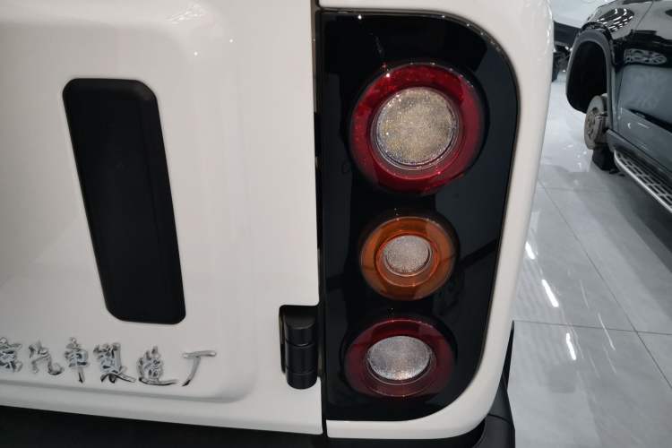 Used 212 T01 2025 Model 2.0T Diesel Exterior 3