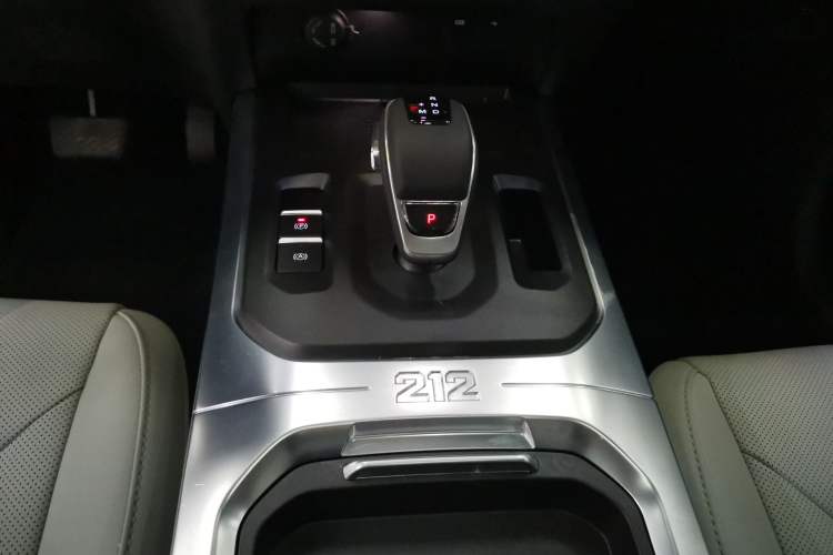 Used 212 T01 2025 Model 2.0T Diesel Gear Lever