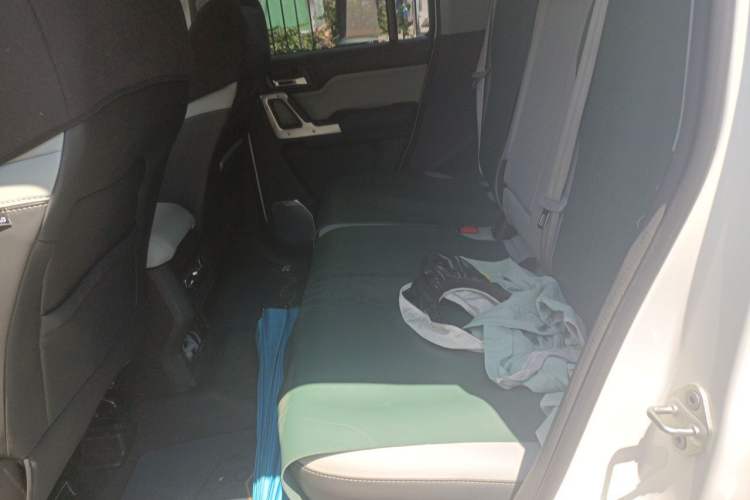 Used 212 T01 2025 Model 2.0T Diesel Left Rear Seat