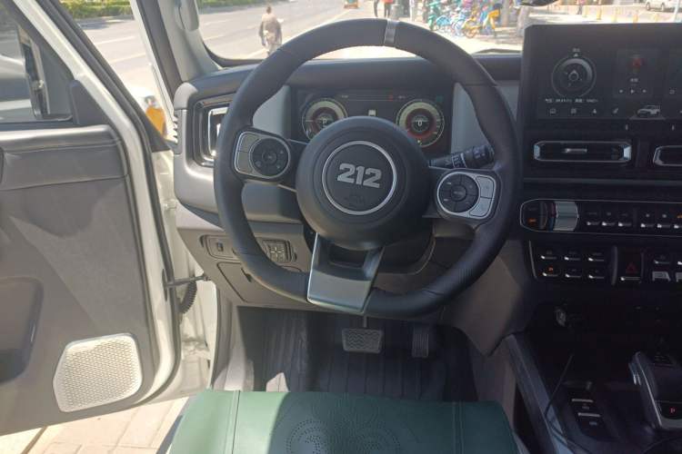 Used 212 T01 2025 Model 2.0T Diesel Steering Wheel