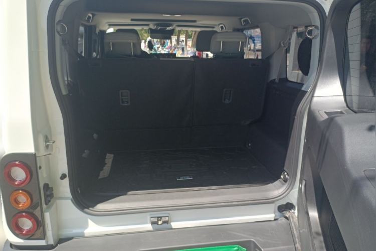 Used 212 T01 2025 Model 2.0T Diesel Trunk