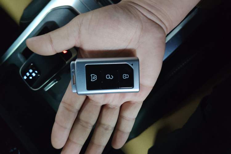 Used 212 T01 2026 Model 2.0T High Ground Vehicle Key