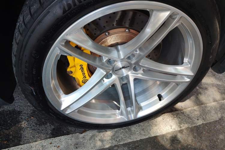 Used AC Schnitzer X6  Right Front Wheel Hub