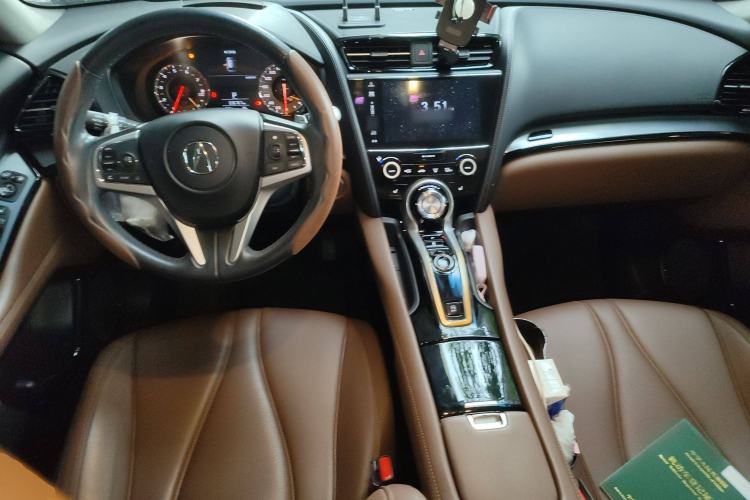 Used Acura CDX 2019 1.5T Two-Wheel Drive Deluxe Edition Center Console