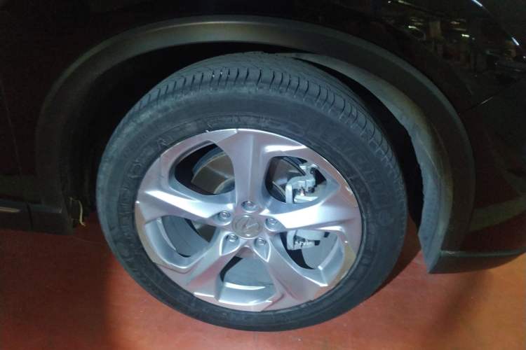 Used Acura CDX 2016 1.5T Two-Wheel Drive Deluxe Edition Right Front Wheel Hub