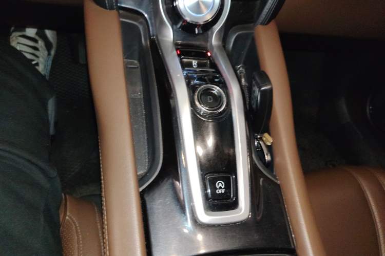 Used Acura CDX 2016 1.5T Two-Wheel Drive Enjoyment Edition Gear Lever