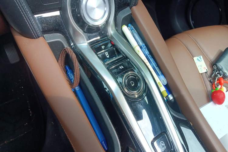 Used Acura CDX 2016 1.5T Two-Wheel Drive Deluxe Edition Gear Lever