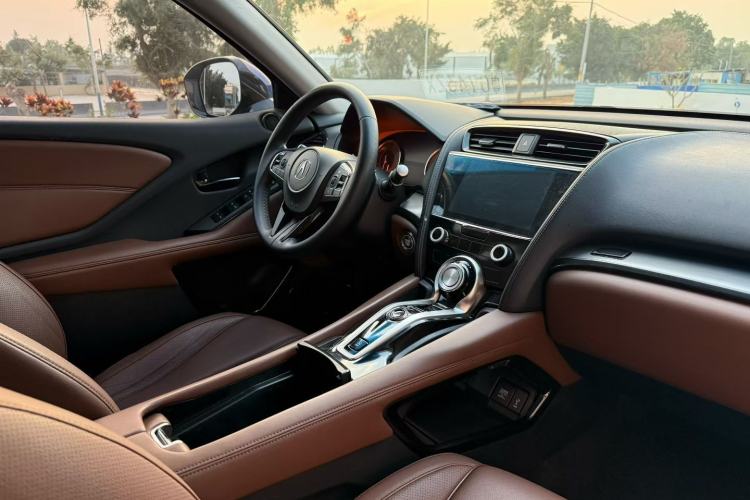Used Acura CDX 2016 1.5T Two-Wheel Drive Deluxe Edition Interior 4