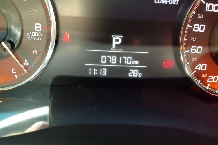 Used Acura CDX 2016 1.5T Two-Wheel Drive Deluxe Edition Odometer Close Up