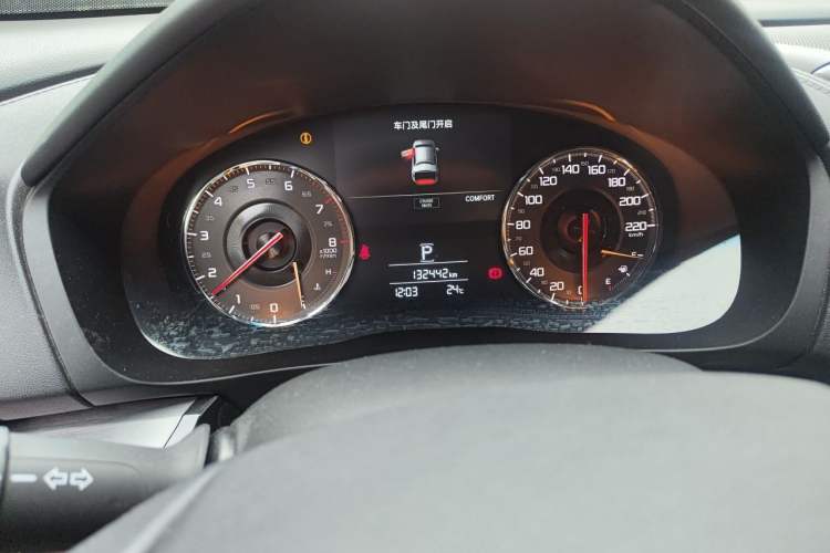 Used Acura CDX 2016 1.5T Two-Wheel Drive Deluxe Edition Odometer Close Up