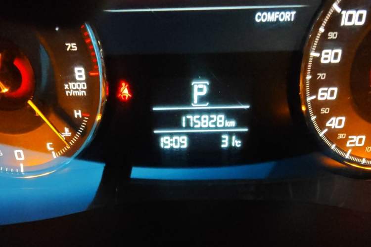Used Acura CDX 2016 1.5T Two-Wheel Drive Deluxe Edition Odometer Close Up