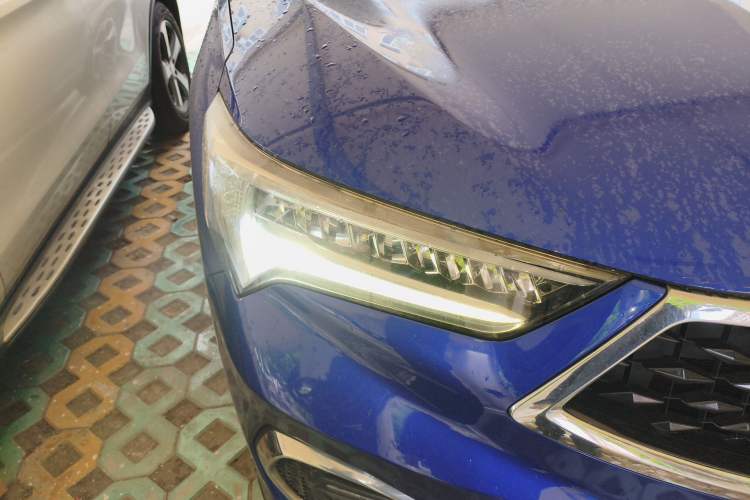 Used Acura CDX 2016 1.5T Two-Wheel Drive Deluxe Edition Right Front Headlight