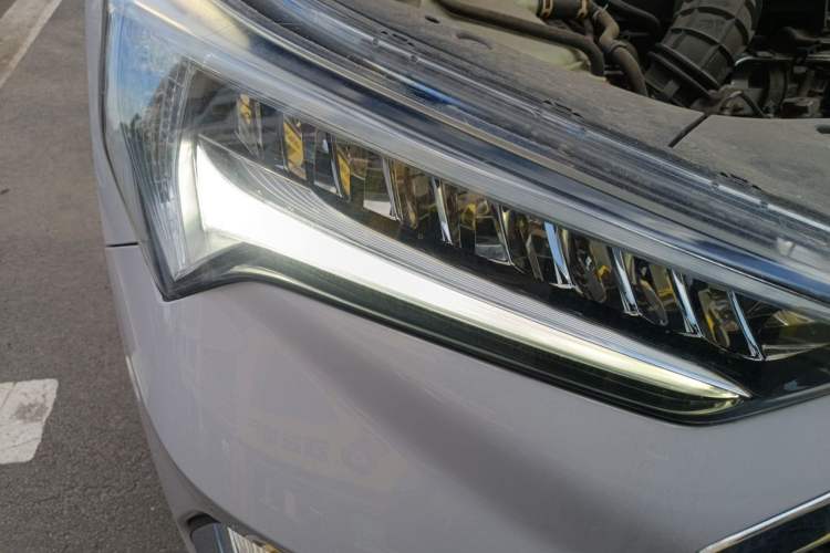 Used Acura CDX 2016 1.5T Two-Wheel Drive Deluxe Edition Right Front Headlight